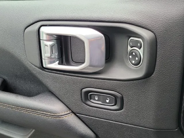2022 Jeep Wrangler Unlimited Sahara High Altitude photo 17