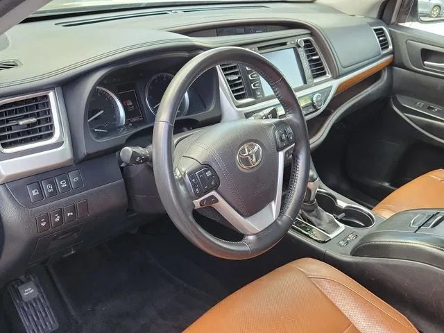 2017 Toyota Highlander Limited Platinum photo 8