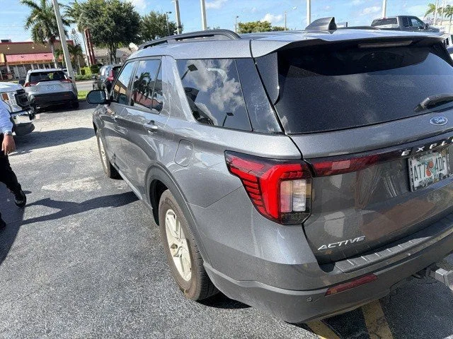 2025 Ford Explorer Active photo 6