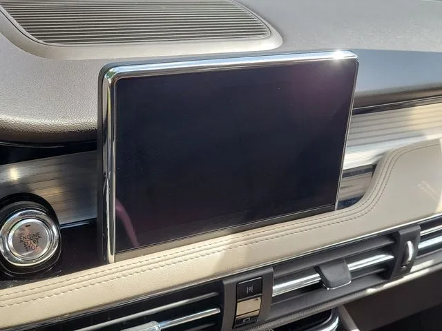 2022 Lincoln Corsair Standard photo 21