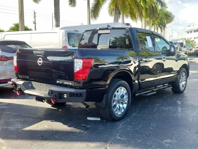 2024 Nissan Titan SV photo 3