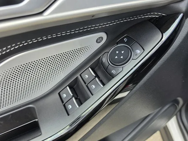 2023 Ford Explorer ST photo 15