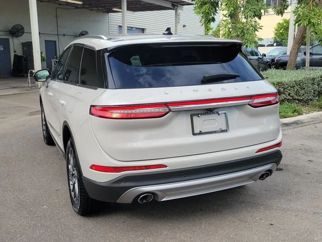 2022 Lincoln Corsair Standard photo 4