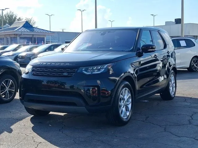 2020 Land Rover Discovery SE photo 2