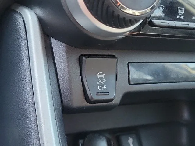 2022 Toyota RAV4 XLE photo 26