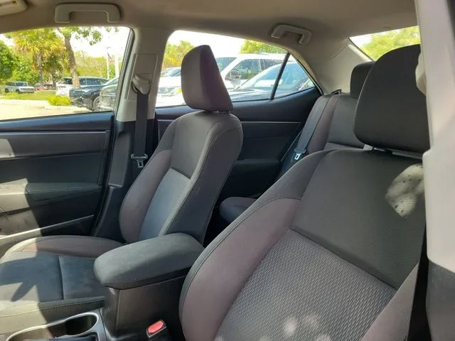 2018 Toyota Corolla LE photo 9