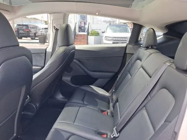 2025 Tesla Model Y Long Range photo 6