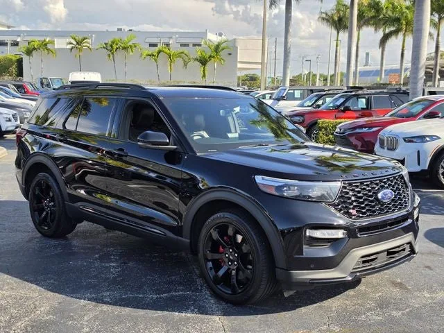 2023 Ford Explorer ST photo 2
