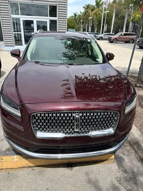 2023 Lincoln Nautilus Standard photo 2