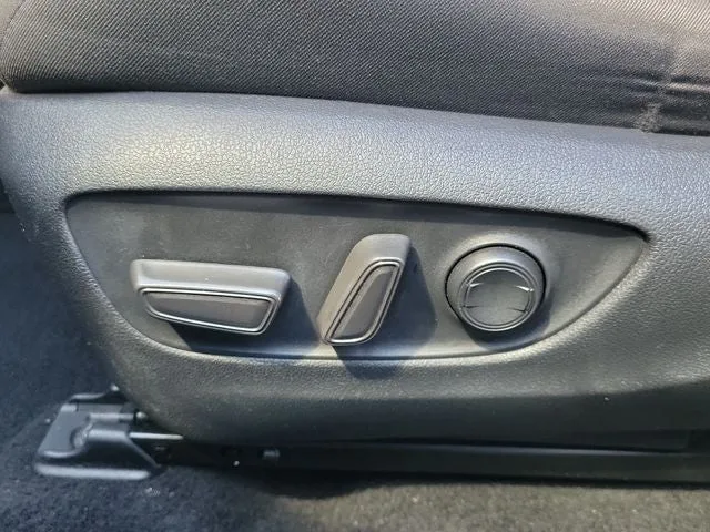 2022 Toyota RAV4 XLE photo 11