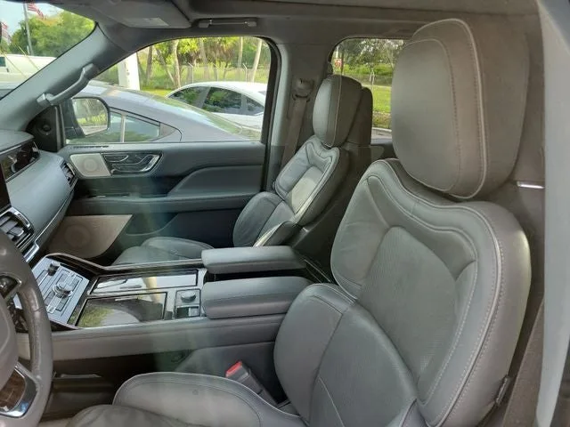 2018 Lincoln Navigator L Reserve photo 11