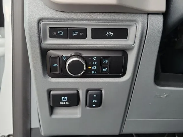 2023 Ford F-150 Lightning XLT photo 15