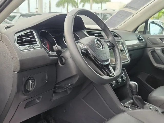 2020 Volkswagen Tiguan 2.0T SE photo 8