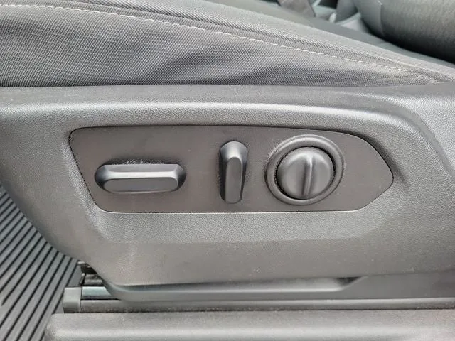 2020 Chevrolet Silverado 1500 LT photo 11