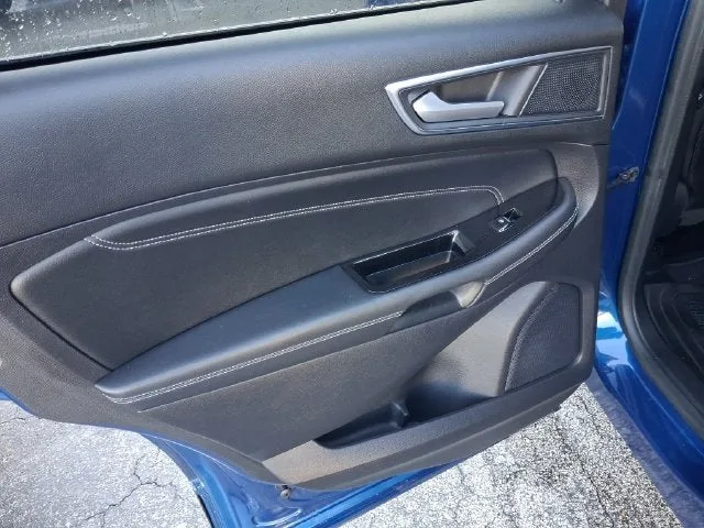 2020 Ford Edge Titanium photo 9