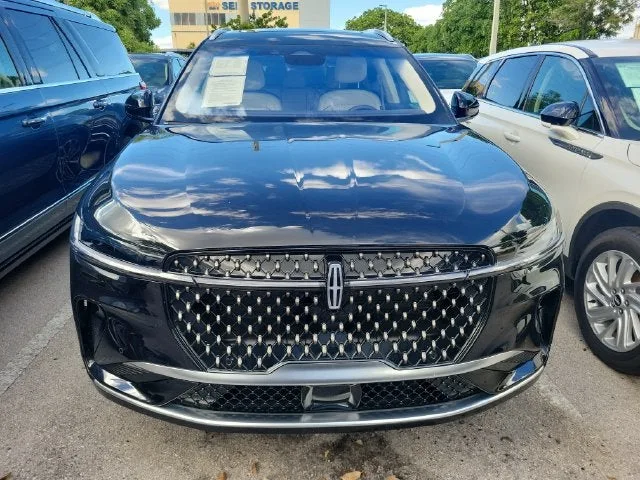 2024 Lincoln Nautilus Black Label photo 2
