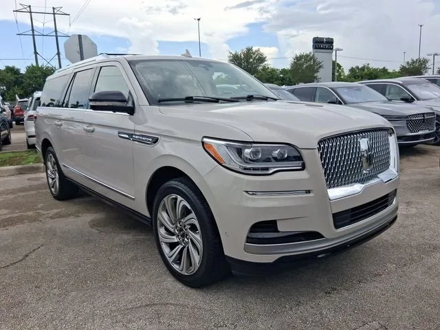 2023 Lincoln Navigator L Reserve photo 21