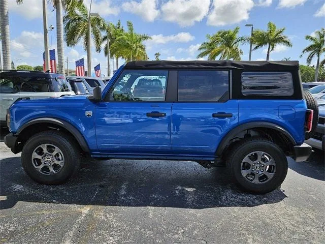 2022 Ford Bronco Big Bend photo 2