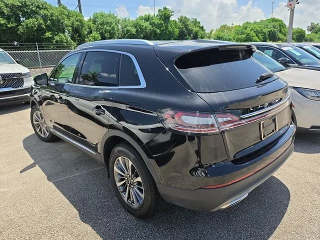 2023 Lincoln Nautilus Standard photo 3