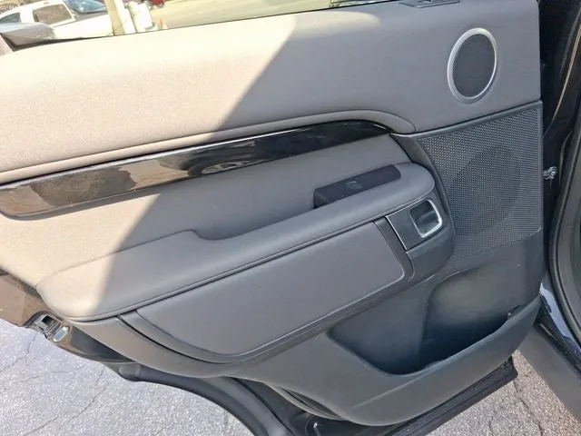 2020 Land Rover Discovery SE photo 9