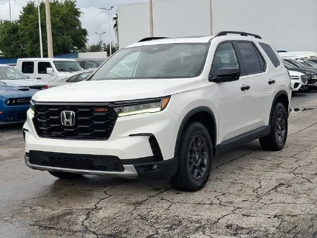 2024 Honda Pilot TrailSport photo 2