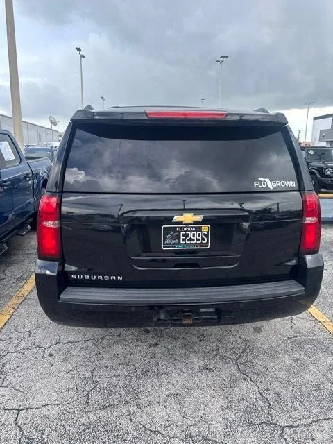2018 Chevrolet Suburban LT photo 6