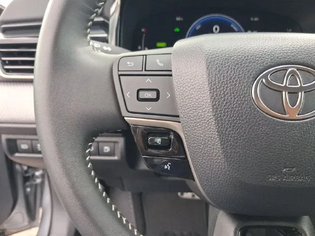 2026 Toyota Camry SE photo 17