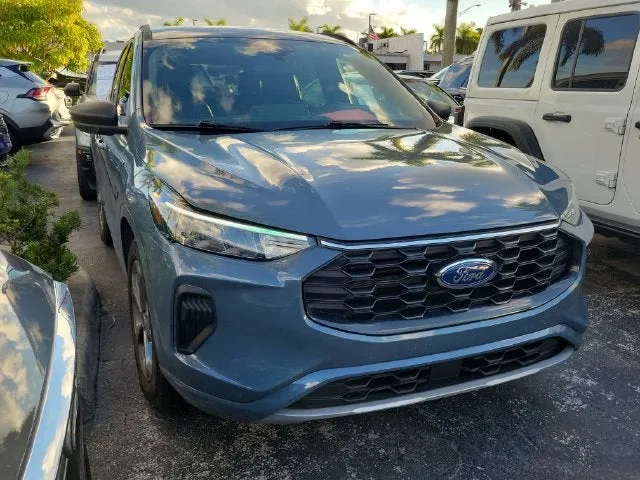 2024 Ford Escape ST-Line photo 3
