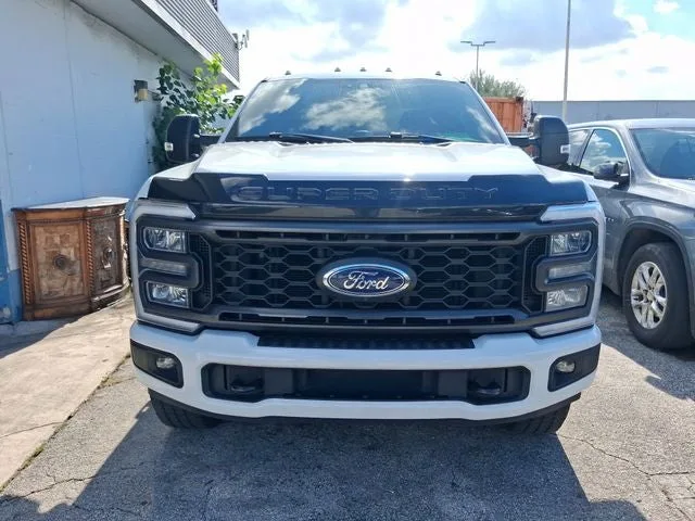 2024 Ford F-250SD XLT photo 2
