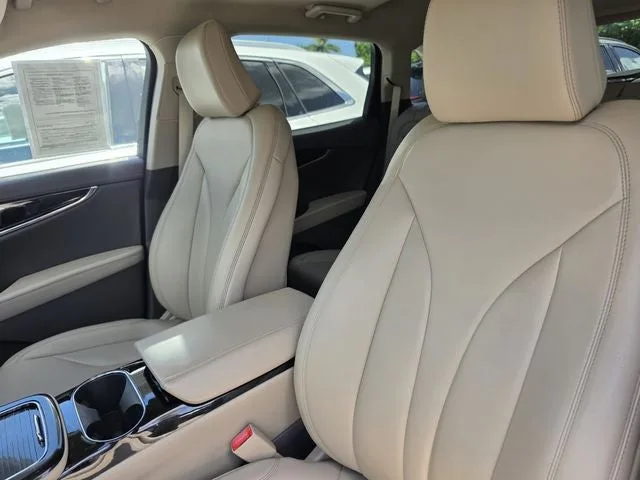2023 Lincoln Nautilus Standard photo 15