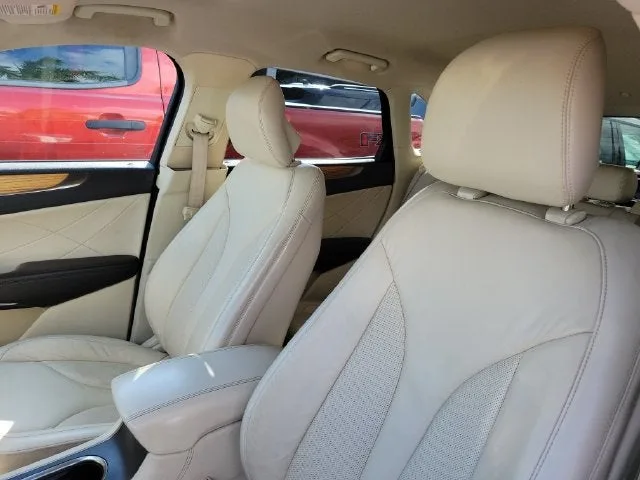 2015 Lincoln MKC Base photo 9