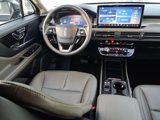 2024 Lincoln Corsair Premiere photo 8