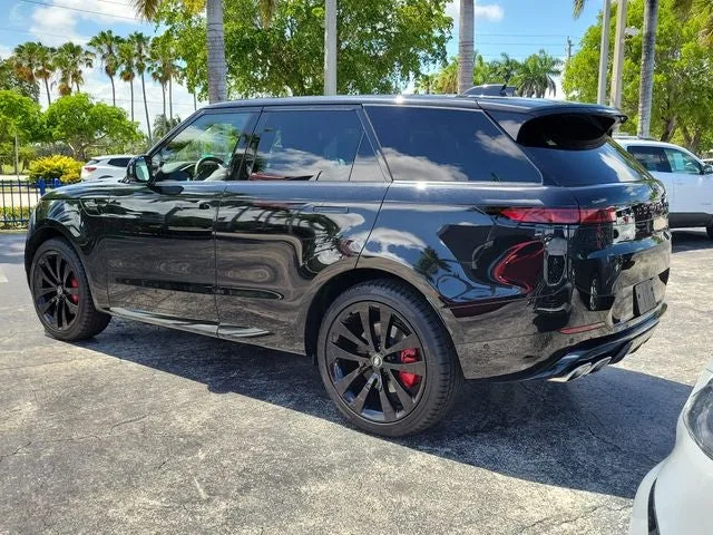 2025 Land Rover Range Rover Sport Dynamic SE photo 4