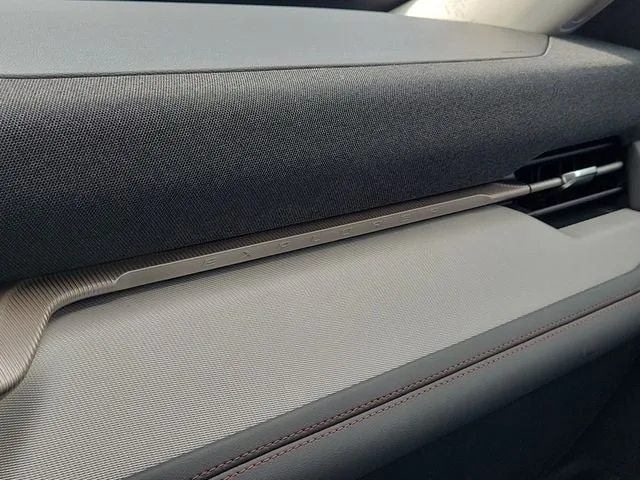 2025 Ford Explorer Active photo 28