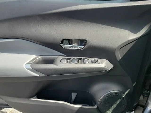 2021 Nissan Kicks SR photo 15