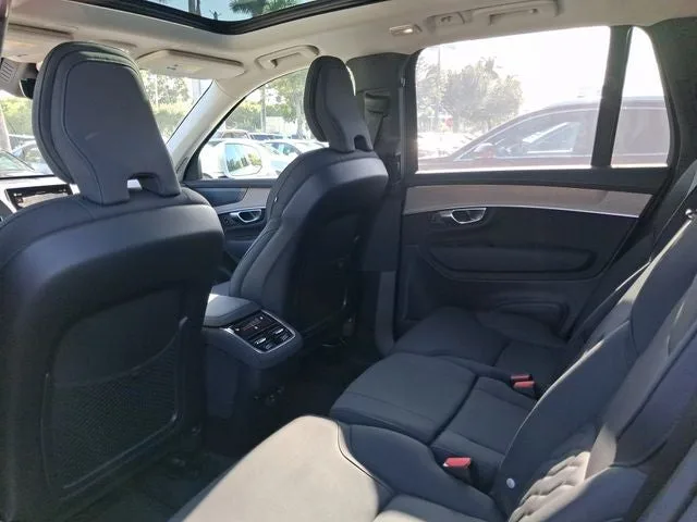 2026 Volvo XC90 B5 Plus photo 5