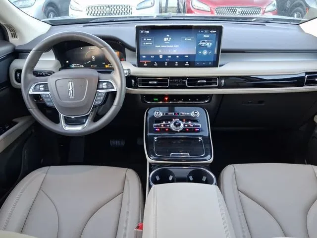 2023 Lincoln Nautilus Standard photo 7