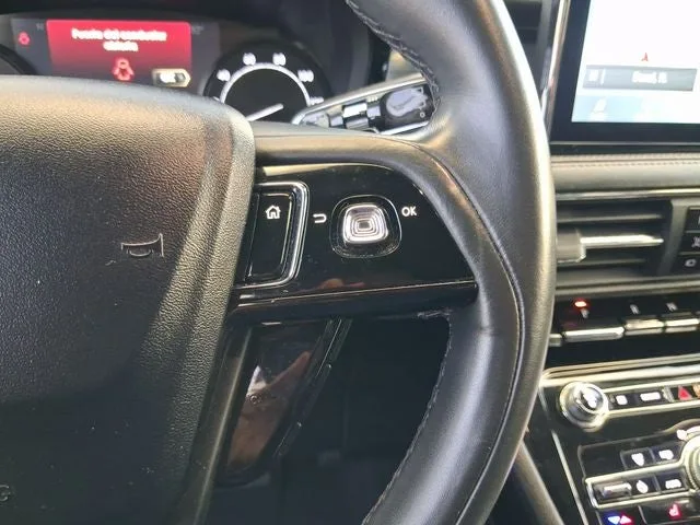 2021 Lincoln Corsair Standard photo 17