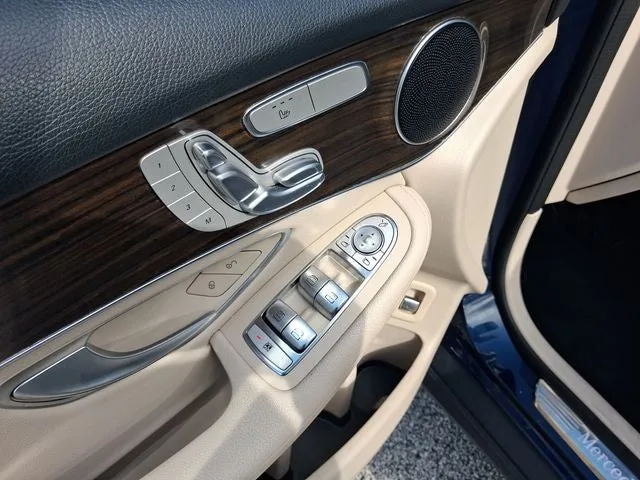 2022 Mercedes-Benz GLC GLC 300 photo 14