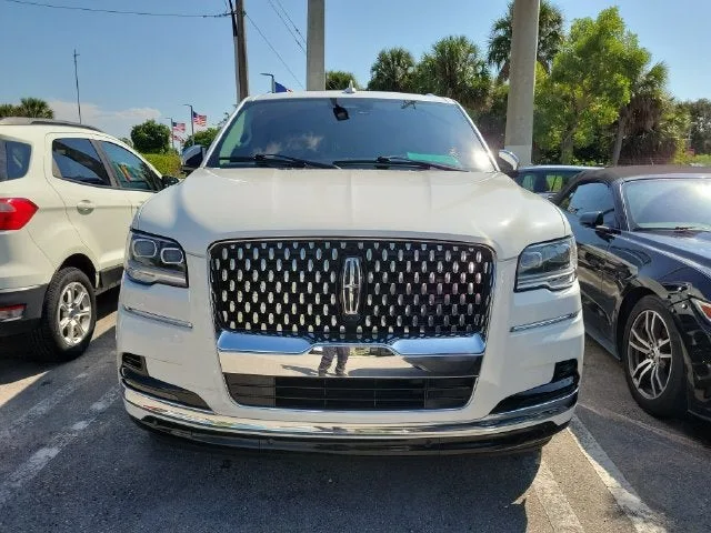 2023 Lincoln Navigator L Black Label photo 2