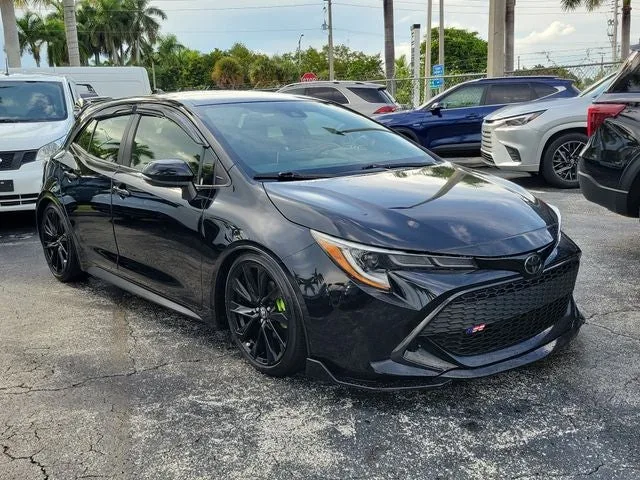 2022 Toyota Corolla Hatchback SE Nightshade Edition photo 2