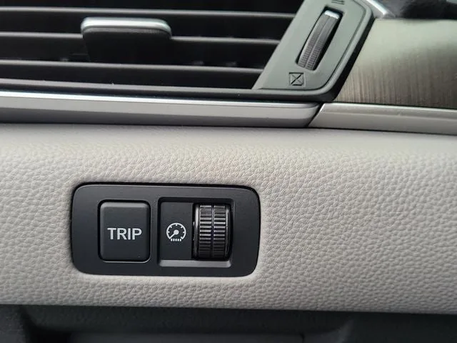 2018 Honda Accord Hybrid Base photo 12