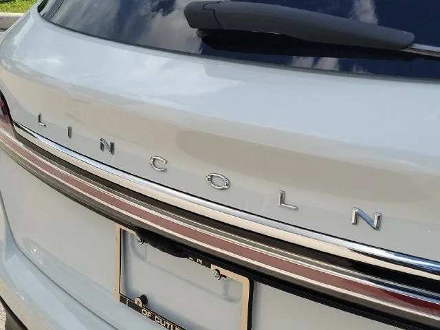 2023 Lincoln Nautilus Standard photo 7
