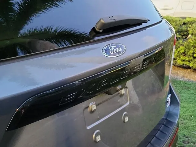 2023 Ford Explorer ST photo 5