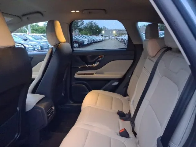 2025 Lincoln Corsair Premiere photo 6