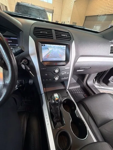 2015 Ford Explorer XLT photo 8