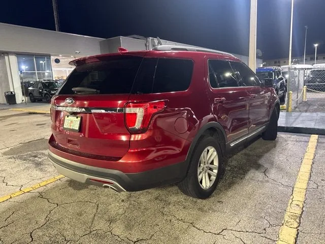 2017 Ford Explorer XLT photo 9