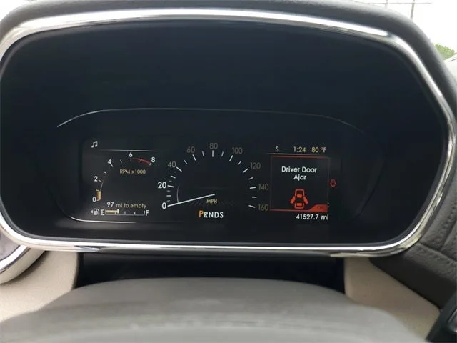 2020 Lincoln Continental Standard photo 11
