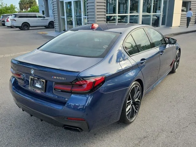2023 BMW 5 Series M550i xDrive photo 4
