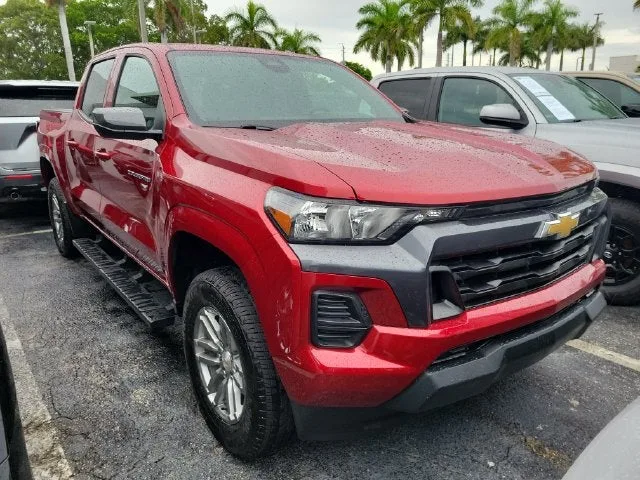 2025 Chevrolet Colorado LT photo 2